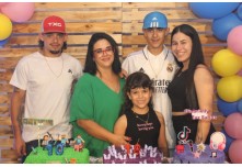 Niver 18 Anos Bárbara - 10 Anos Arthur - 8 Anos Gabrielly